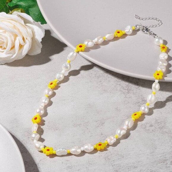 NWOT Cheery Natural pearls and Yellow Daisy Lampwork Glass Handmade Necklace - Picture 1 of 6